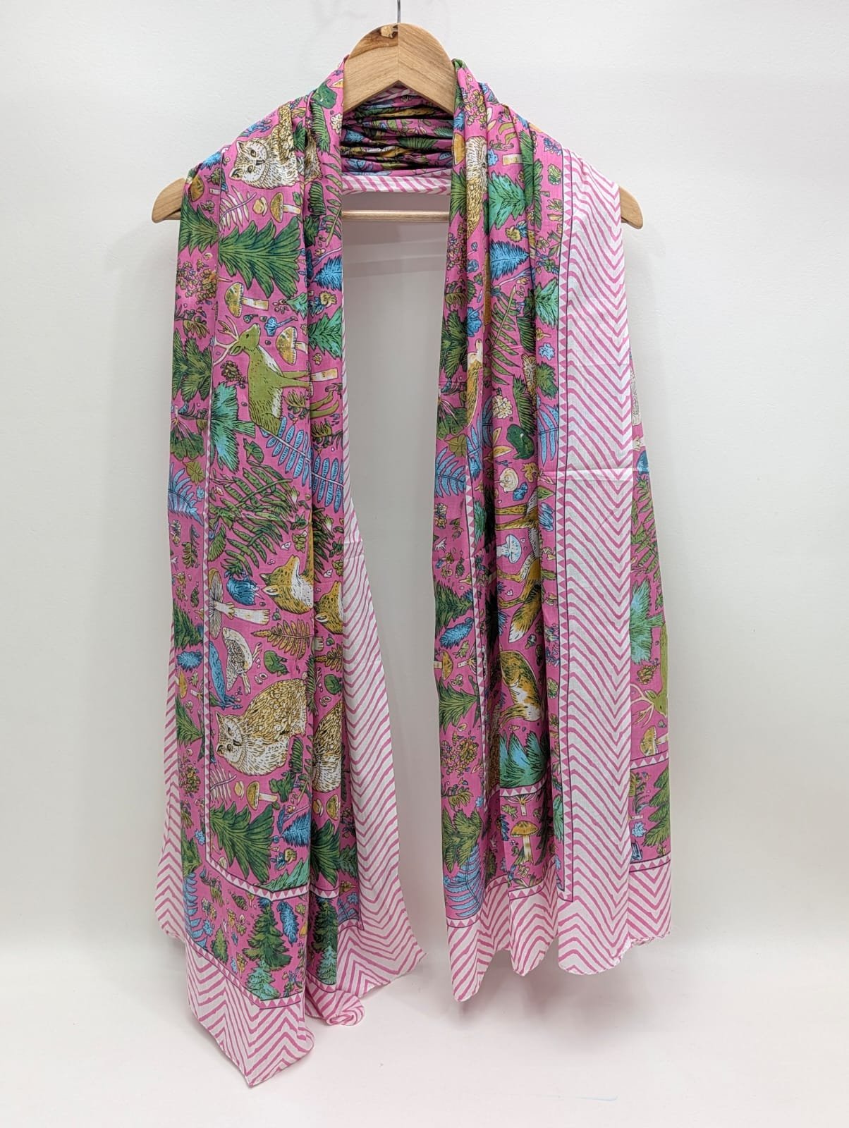 Multicolor nature motif mul cotton stole