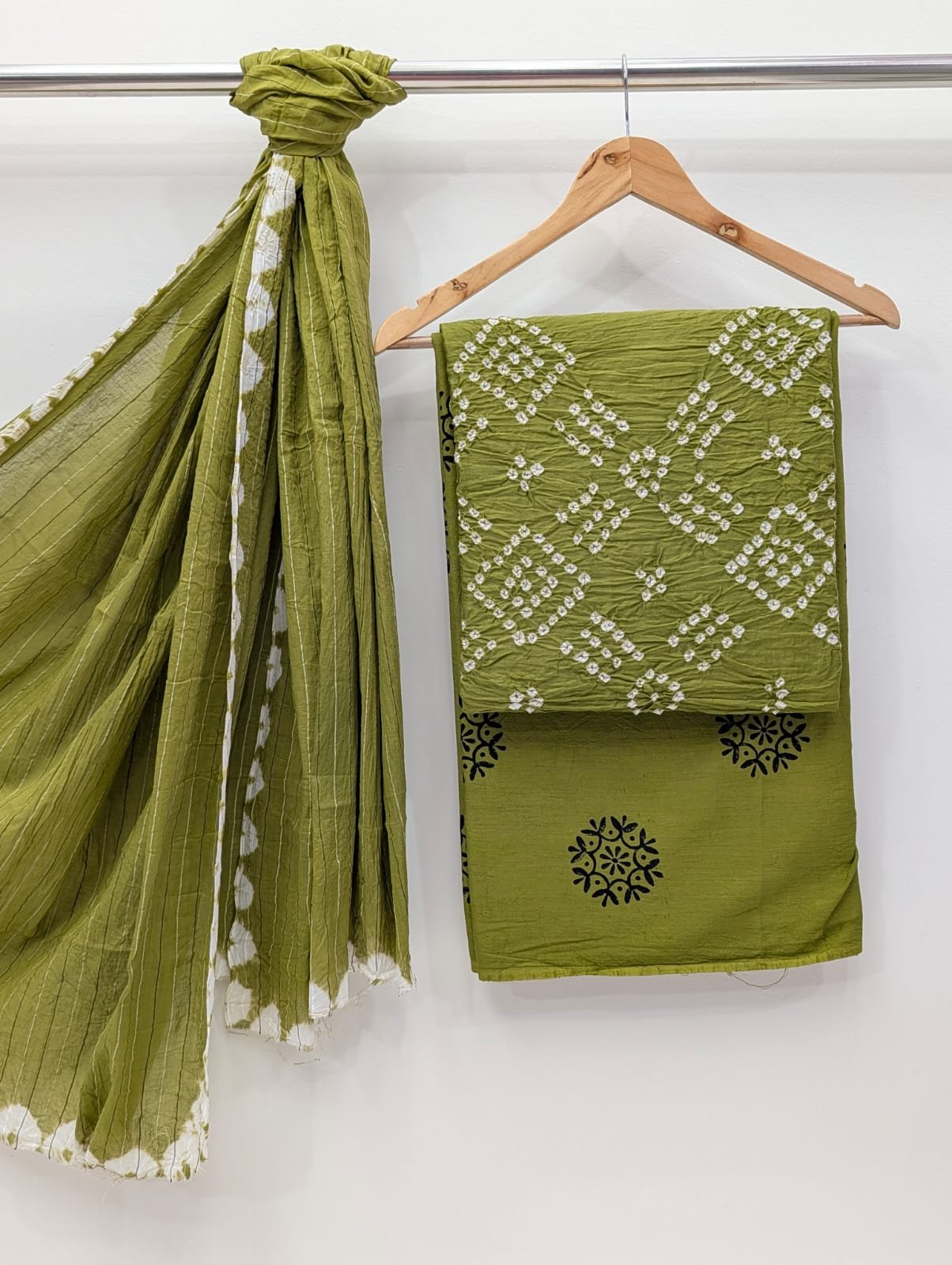 The Street pal Best quality Bandhani Cotton Suit Set with Cotton Dupatta