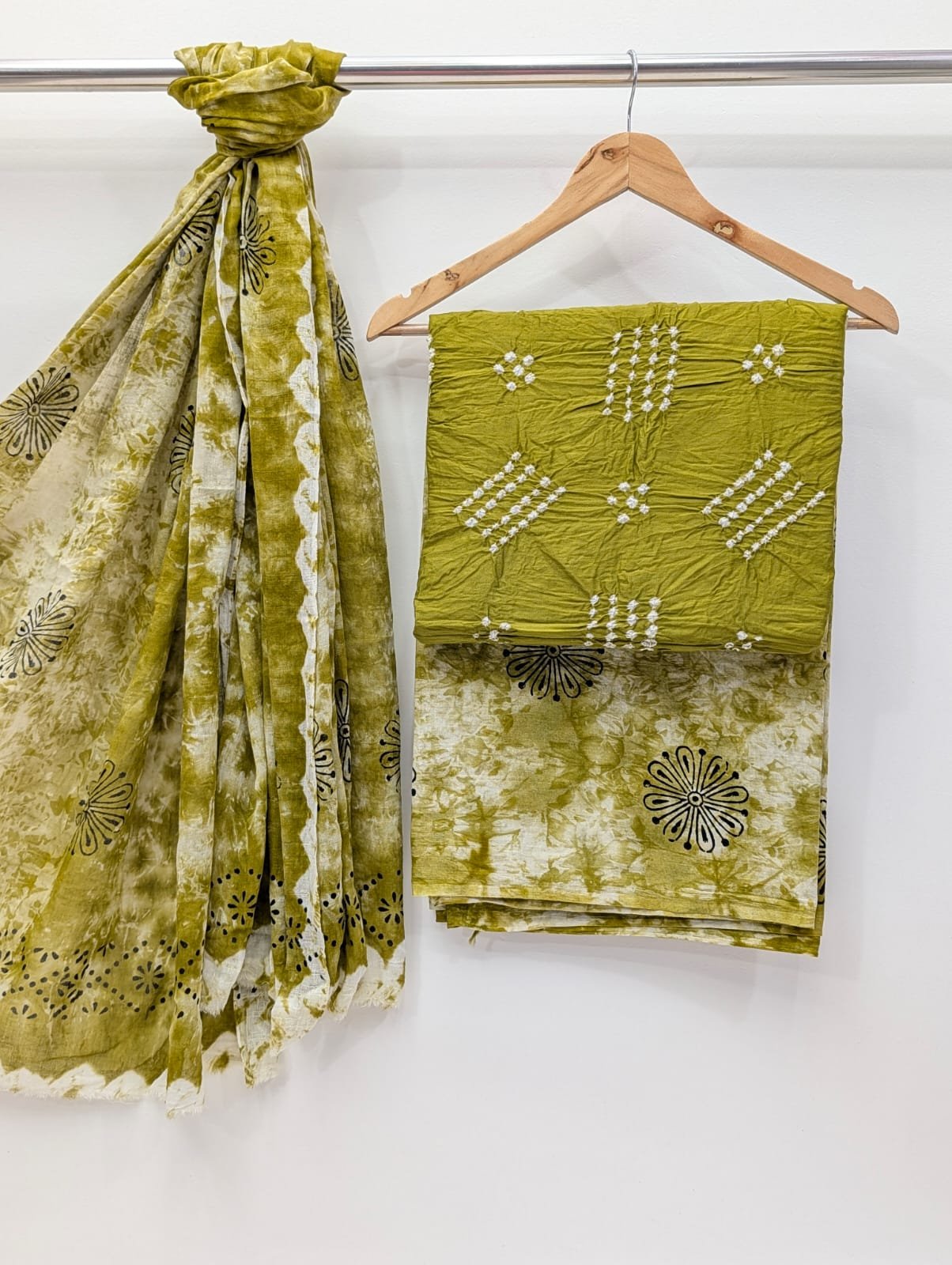 The Street pal Best quality Bandhani Cotton Suit Set with Cotton Dupatta