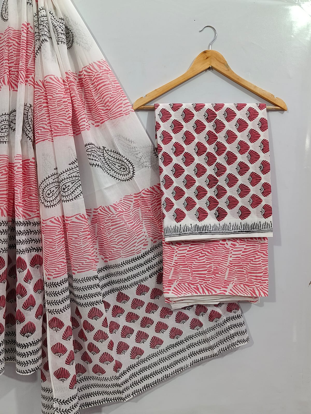 Hand Block Cotton Salwar Suit Set with Cotton Dupatta - TSPSMTPA80