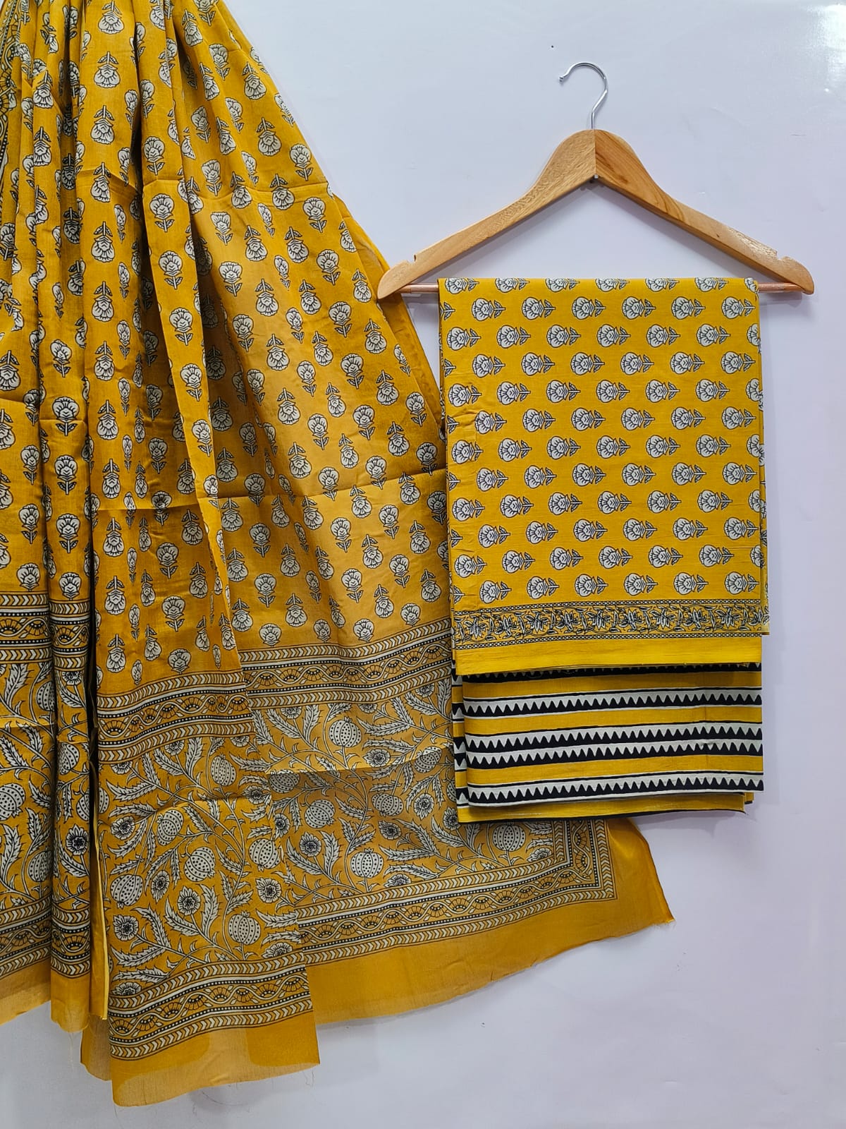 Cotton Screen Print Salwar Suit with Cotton Dupatta - TSPSMVVSP38