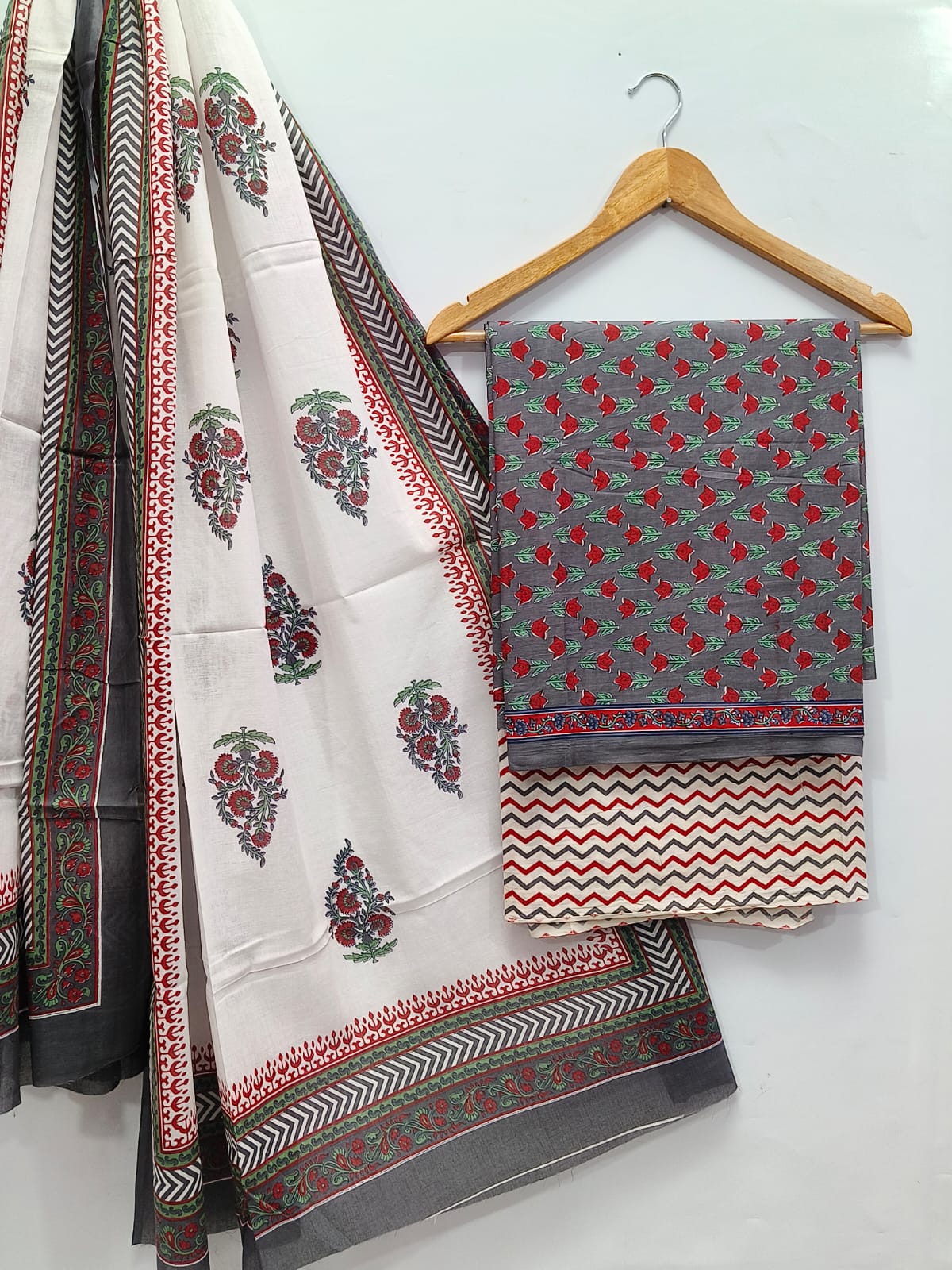 Cotton Screen Print Salwar Suit with Cotton Dupatta - TSPSMVVSP47