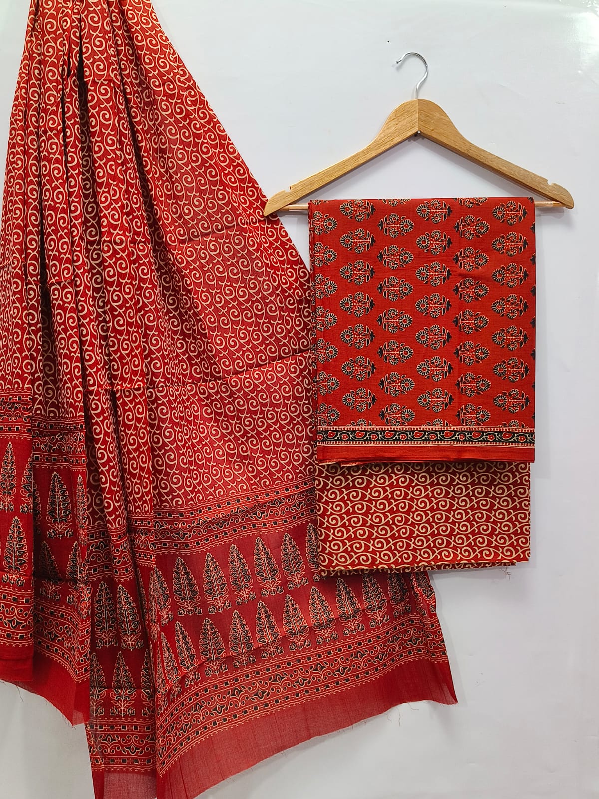 Cotton Screen Print Salwar Suit with Cotton Dupatta - TSPSMVVSP60