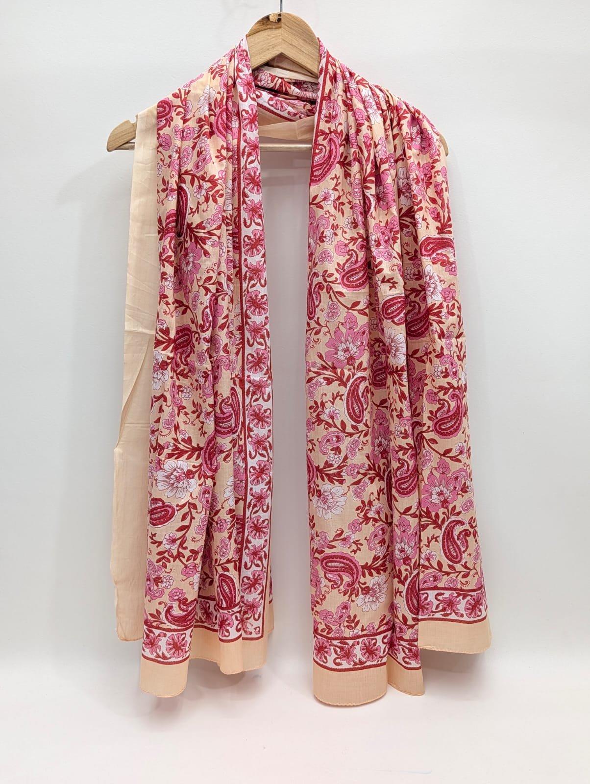 Pink paisley mul cotton stole with border