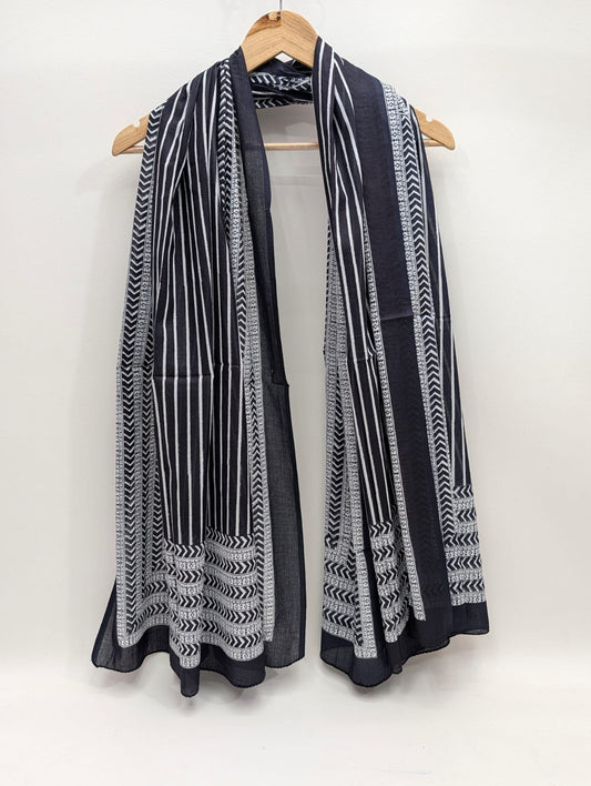 Black white geometric mul cotton stole India