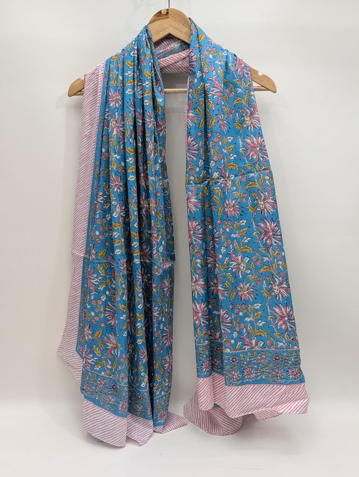 Pink floral mul cotton stole with borders