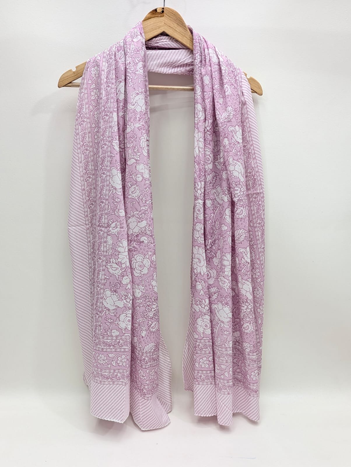 Pink floral mul cotton stole with floral print