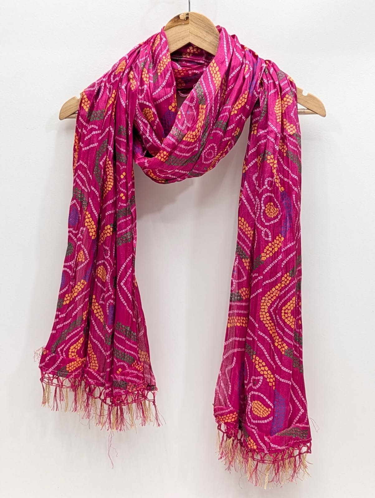 Pink geometric synthetic fibre stole with tassels
