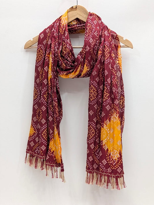 Maroon bandhani synthetic fibre stole with tassels