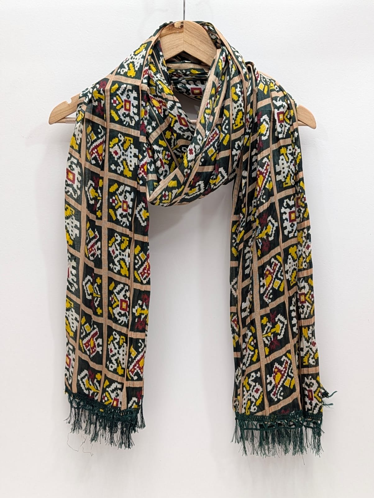 Multicolour geometric print synthetic stole tassels