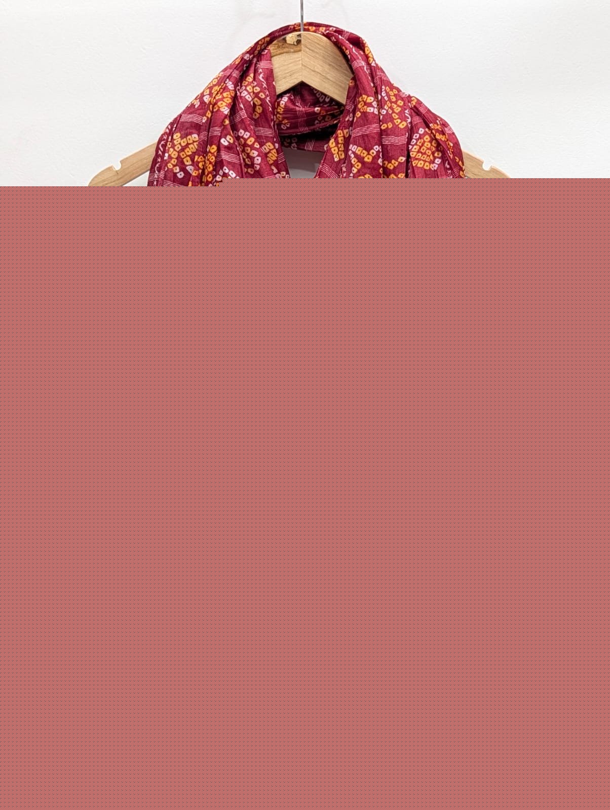 Maroon checked print synthetic stole with tassels
