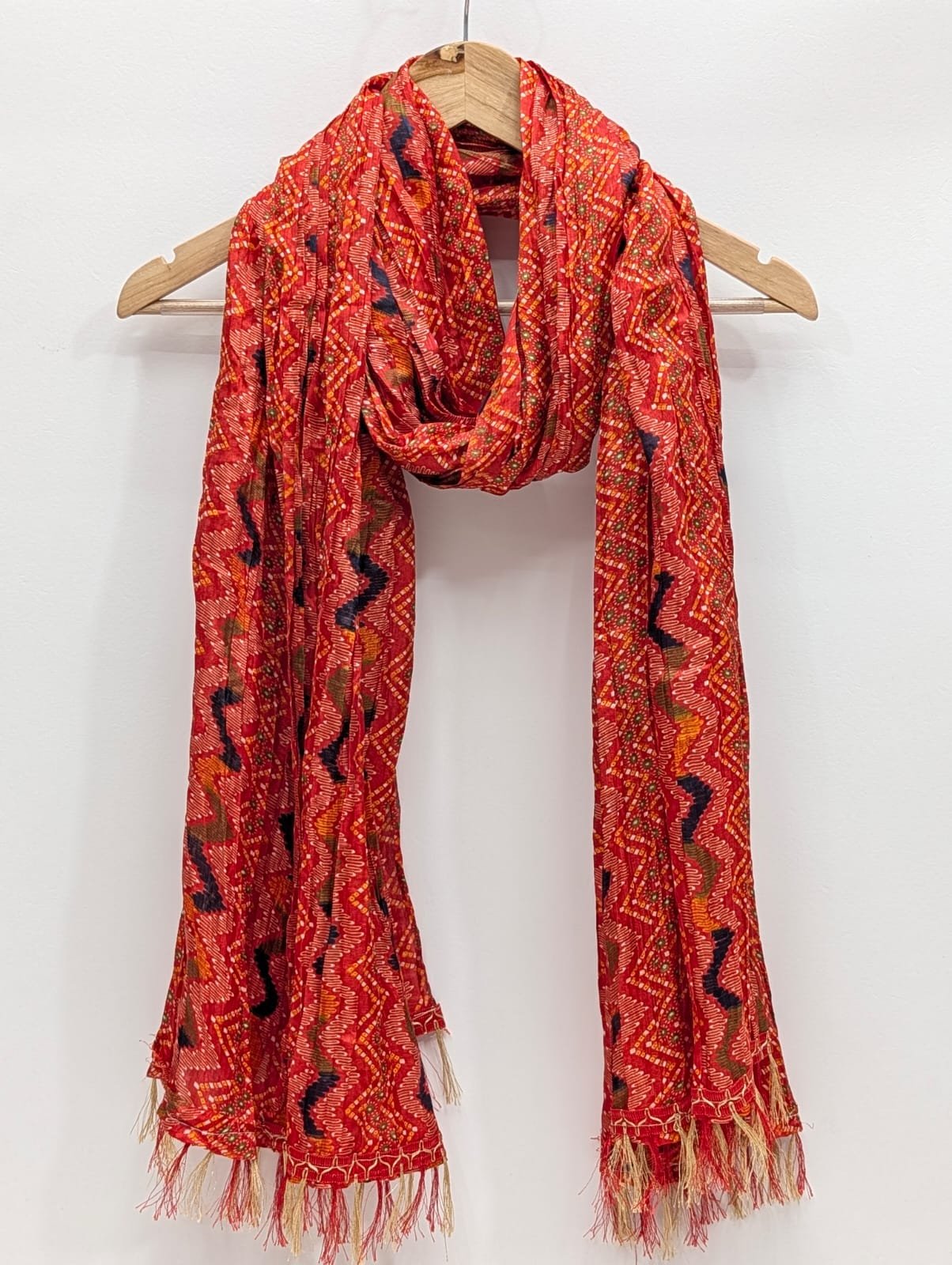 Red zigzag pattern synthetic dupatta