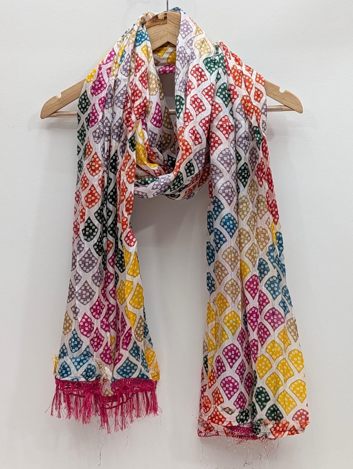 Multicolor ethnic motif synthetic fibre stole