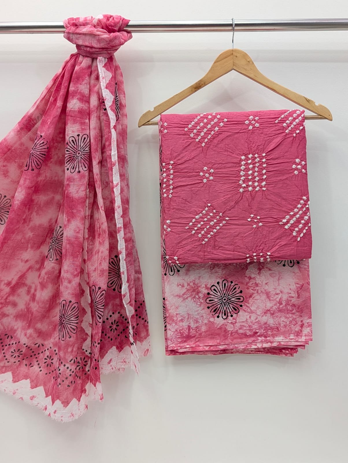 The Street pal Best quality Bandhani Cotton Suit Set with Cotton Dupatta