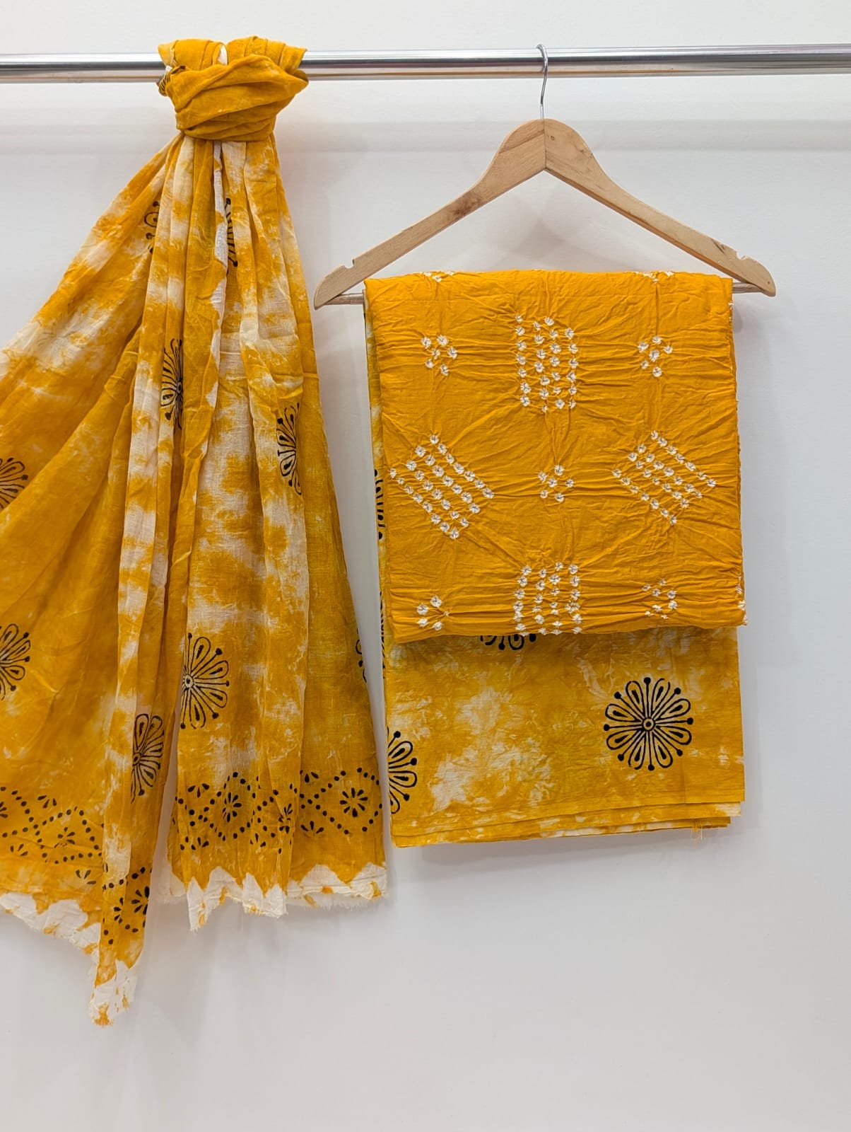 The Street pal Best quality Bandhani Cotton Suit Set with Cotton Dupatta