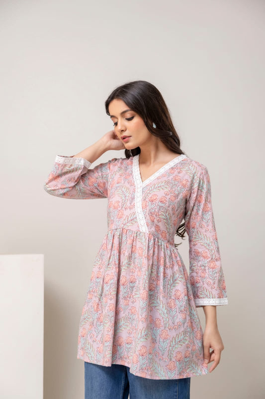 Pastel Pink Floral Cotton Short Kurti – V Neck Lace Detail